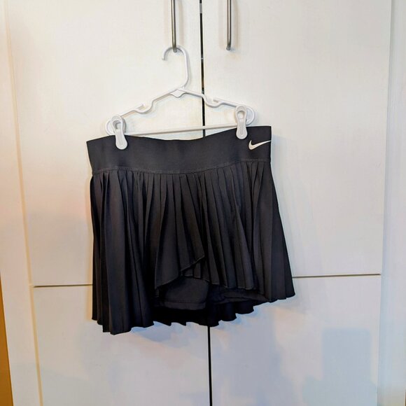 Nike Dresses & Skirts - Nike Advantage Court Dri-FIT Pleated Tennis Skort